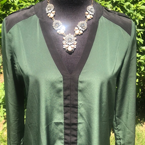 •Vince Camuto• green & black blouse EUC!! - Picture 3 of 8